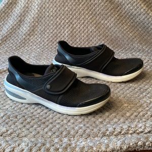 Bzees black shoes size 8